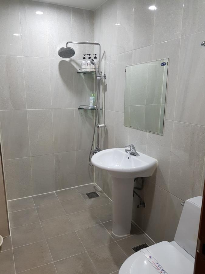 גנגנאונג Crystal Motel מראה חיצוני תמונה